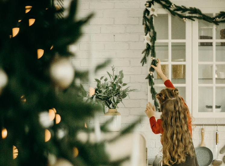 A Bride and Groom's Guide to Using Artificial Christmas Trees on Their Wedding Day